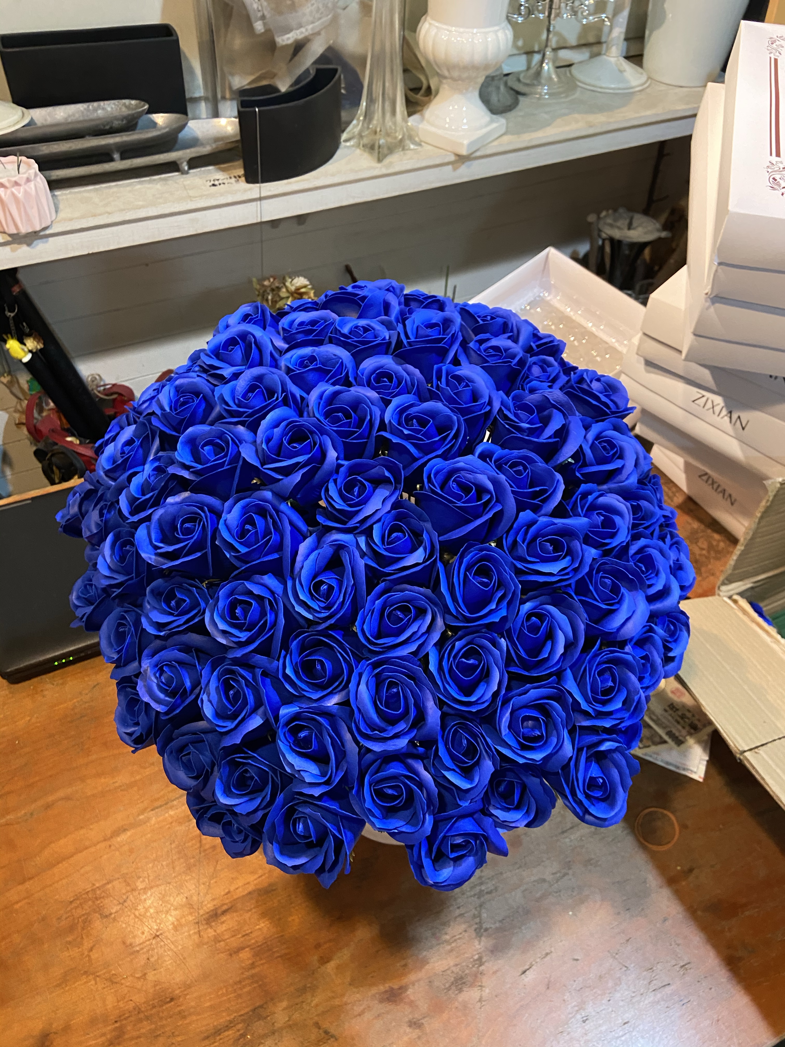 ソープフラワー 青バラ 100本 阿佐ヶ谷の花屋 Avail アヴェール
